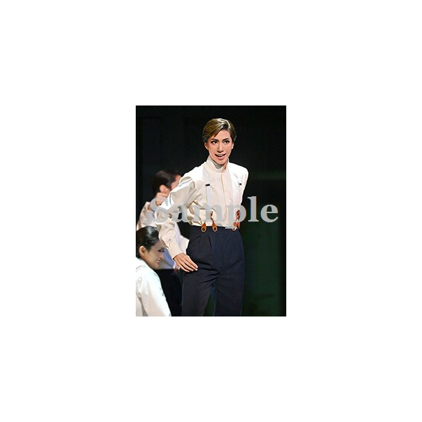 縣千 舞台写真／雪組梅田芸術劇場メインホール公演『波うららかに、めおと日和』