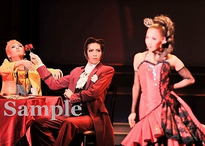 悠未・凪七・すみれ乃 舞台写真／宙組梅田芸術劇場シアター・ドラマシティ公演『逆転裁判3  検事マイルズ･エッジワース』