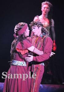 凰稀・緒月 舞台写真／宙組大劇場公演『モンテ・クリスト伯』『Amour de 99!! ―99年の愛―』