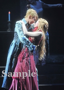 柚希・夢咲 舞台写真／星組東京公演『ロミオとジュリエット』