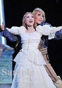 柚希・夢咲 舞台写真／星組東京公演『ロミオとジュリエット』