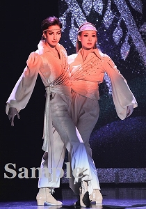 蘭乃・柚香 舞台写真／花組大劇場公演『愛と革命の詩（うた）―アンドレア・シェニエ―』『Mr. Swing!』