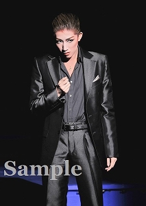 真風涼帆 舞台写真／星組梅田芸術劇場シアター・ドラマシティ公演『日のあたる方（ほう）へ　―私という名の他者―』