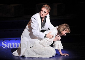 真風・妃海 舞台写真／星組梅田芸術劇場シアター・ドラマシティ公演『日のあたる方（ほう）へ　―私という名の他者―』