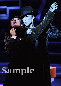 真風・瀬稀 舞台写真／星組梅田芸術劇場シアター・ドラマシティ公演『日のあたる方（ほう）へ　―私という名の他者―』