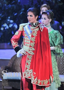 煌月爽矢 舞台写真／月組梅田芸術劇場シアター・ドラマシティ公演『THE MERRY WIDOW』