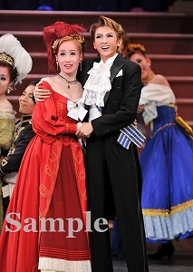 凪七・琴音 舞台写真／月組梅田芸術劇場シアター・ドラマシティ公演『THE MERRY WIDOW』