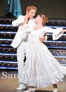 望海・桜咲 舞台写真／花組宝塚バウホール公演『New Wave! ―花―』