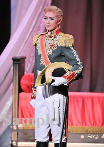 麻央侑希 舞台写真／星組東京公演『眠らない男・ナポレオン ―愛と栄光の涯（はて）に―』