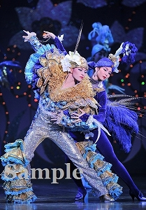 朝美・夢奈 舞台写真／月組新人公演『明日への指針 ―センチュリー号の航海日誌―』『TAKARAZUKA 花詩集100!!』