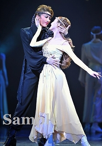 朝夏・実咲 舞台写真／宙組大劇場公演『白夜の誓い ―グスタフIII世、誇り高き王の戦い―』『PHOENIX 宝塚!! ―蘇る愛―』