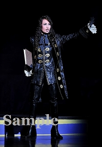 望海風斗 舞台写真／雪組大劇場公演『ルパン三世－王妃の首飾りを追え！－』『ファンシー・ガイ！』