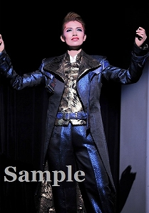 十輝いりす 舞台写真／星組大劇場公演『黒豹（くろひょう）の如（ごと）く』『Dear DIAMOND!!』