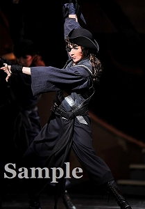 紅 ゆずる 舞台写真／星組大劇場公演『黒豹（くろひょう）の如（ごと）く』『Dear DIAMOND!!』