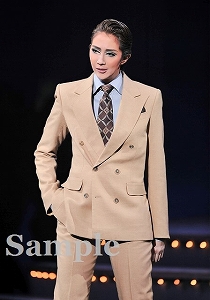 紅 ゆずる 舞台写真／星組大劇場公演『黒豹（くろひょう）の如（ごと）く』『Dear DIAMOND!!』