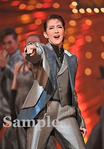 紅 ゆずる 舞台写真／星組大劇場公演『黒豹（くろひょう）の如（ごと）く』『Dear DIAMOND!!』