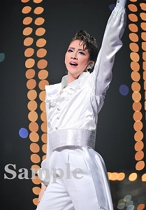 紅 ゆずる 舞台写真／星組大劇場公演『黒豹（くろひょう）の如（ごと）く』『Dear DIAMOND!!』