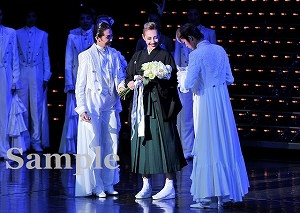 柚希 十輝 紅 舞台写真／『柚希礼音サヨナラショー』