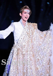 明日海りお 舞台写真／花組大劇場公演『カリスタの海に抱かれて』『宝塚幻想曲（タカラヅカ ファンタジア）』