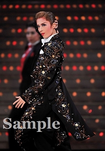 明日海りお 舞台写真／花組大劇場公演『カリスタの海に抱かれて』『宝塚幻想曲（タカラヅカ ファンタジア）』