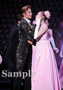 明日海 華耀 舞台写真／花組大劇場公演『カリスタの海に抱かれて』『宝塚幻想曲（タカラヅカ ファンタジア）』