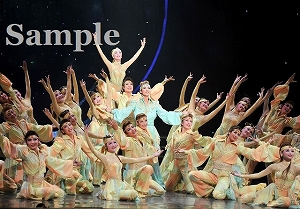 明日海 ほか 舞台写真／花組大劇場公演『カリスタの海に抱かれて』『宝塚幻想曲（タカラヅカ ファンタジア）』