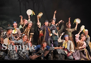 瀬戸 ほか 舞台写真／花組大劇場公演『カリスタの海に抱かれて』『宝塚幻想曲（タカラヅカ ファンタジア）』