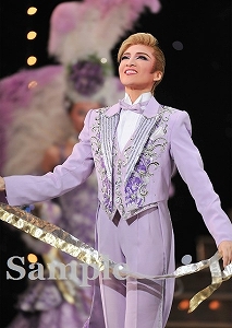 鳳月 杏 舞台写真／花組東京公演『カリスタの海に抱かれて』『宝塚幻想曲（タカラヅカ ファンタジア）』