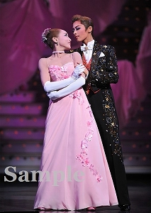 明日海 華耀 舞台写真／花組東京公演『カリスタの海に抱かれて』『宝塚幻想曲（タカラヅカ ファンタジア）』