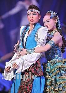 瀬戸 華耀 舞台写真／花組東京公演『カリスタの海に抱かれて』『宝塚幻想曲（タカラヅカ ファンタジア）』