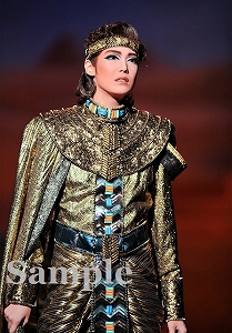 愛月ひかる 舞台写真／宙組大劇場公演『王家に捧ぐ歌』