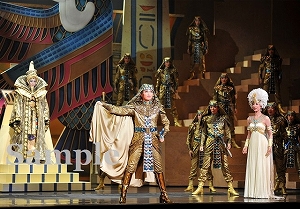 朝夏ほか 舞台写真／宙組大劇場公演『王家に捧ぐ歌』