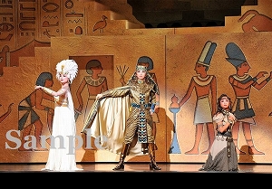 桜木 遥羽 星風 舞台写真／宙組新人公演『王家に捧ぐ歌』