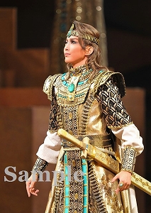 朝夏まなと 舞台写真／宙組東京公演『王家に捧ぐ歌』