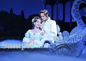 明日海 花乃 舞台写真／花組梅田芸術劇場公演『ベルサイユのばら－フェルゼンとマリー・アントワネット編－』『宝塚幻想曲（タカラヅカ ファンタジア）』