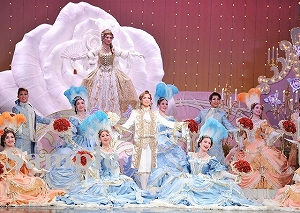 明日海 ほか 舞台写真／花組梅田芸術劇場公演『ベルサイユのばら－フェルゼンとマリー・アントワネット編－』『宝塚幻想曲（タカラヅカ ファンタジア）』