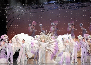 フィナーレ 舞台写真／花組梅田芸術劇場公演『ベルサイユのばら－フェルゼンとマリー・アントワネット編－』『宝塚幻想曲（タカラヅカ ファンタジア）』