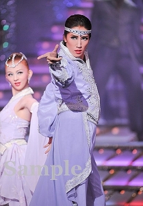 真風涼帆 舞台写真／宙組大劇場公演『Shakespeare～空に満つるは、尽きせぬ言の葉～』『HOT EYES!!』