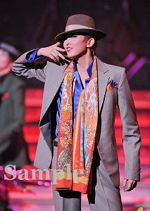 朝夏まなと 舞台写真／宙組東京公演『Shakespeare～空に満つるは、尽きせぬ言の葉～』『HOT EYES!!』