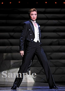 鳳月 杏 舞台写真／花組梅田芸術劇場公演『Ernest in Love』