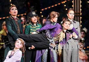 綾 ほか 舞台写真／星組新人公演『こうもり』