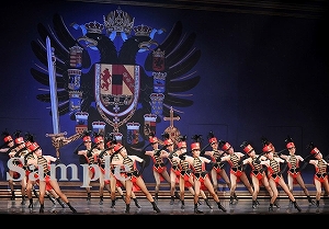 ロケット 舞台写真／宙組大劇場公演『エリザベート―愛と死の輪舞（ロンド）―』