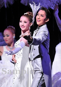 紅 綺咲 舞台写真／星組東京公演『桜華に舞え』『ロマンス!!（Romance）』