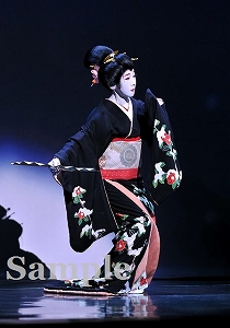 松本悠里 舞台写真／花組大劇場公演『雪華抄（せっかしょう）』『金色（こんじき）の砂漠』