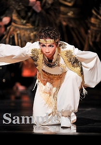 瀬戸かずや 舞台写真／花組大劇場公演『雪華抄（せっかしょう）』『金色（こんじき）の砂漠』