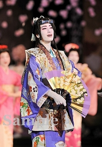 柚香光 舞台写真／花組大劇場公演『雪華抄（せっかしょう）』『金色（こんじき）の砂漠』