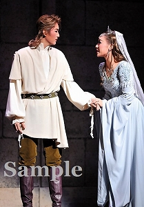 芹香 桜咲 舞台写真／花組大劇場公演『雪華抄（せっかしょう）』『金色（こんじき）の砂漠』