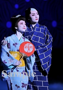 鳳月 桜咲 舞台写真／花組大劇場公演『雪華抄（せっかしょう）』『金色（こんじき）の砂漠』