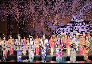 フィナーレ 舞台写真／花組大劇場公演『雪華抄（せっかしょう）』『金色（こんじき）の砂漠』