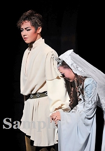 亜蓮 朝月 舞台写真／花組新人公演『金色（こんじき）の砂漠』